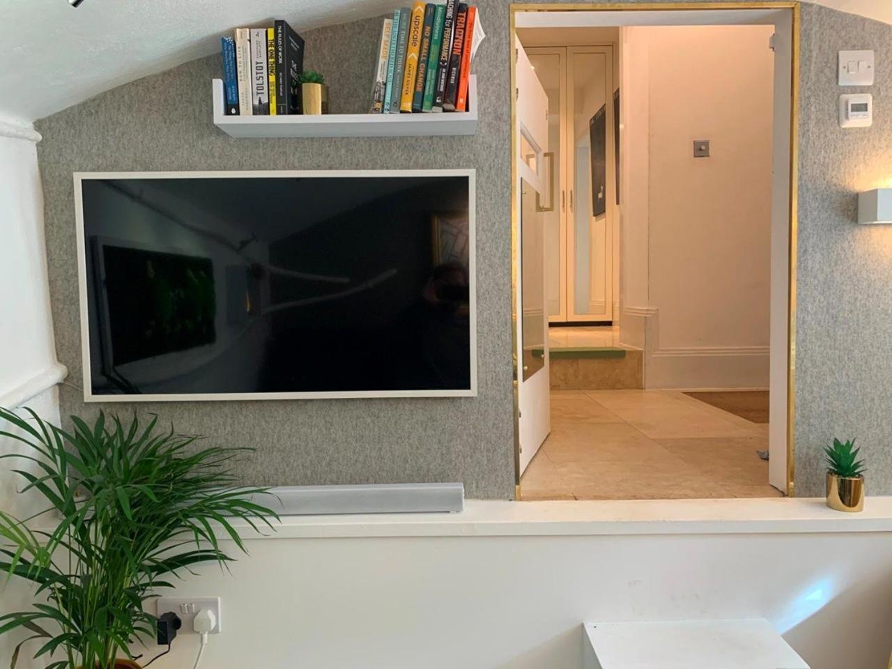 Stylish Apartment With Bbq Kensington 런던 외부 사진