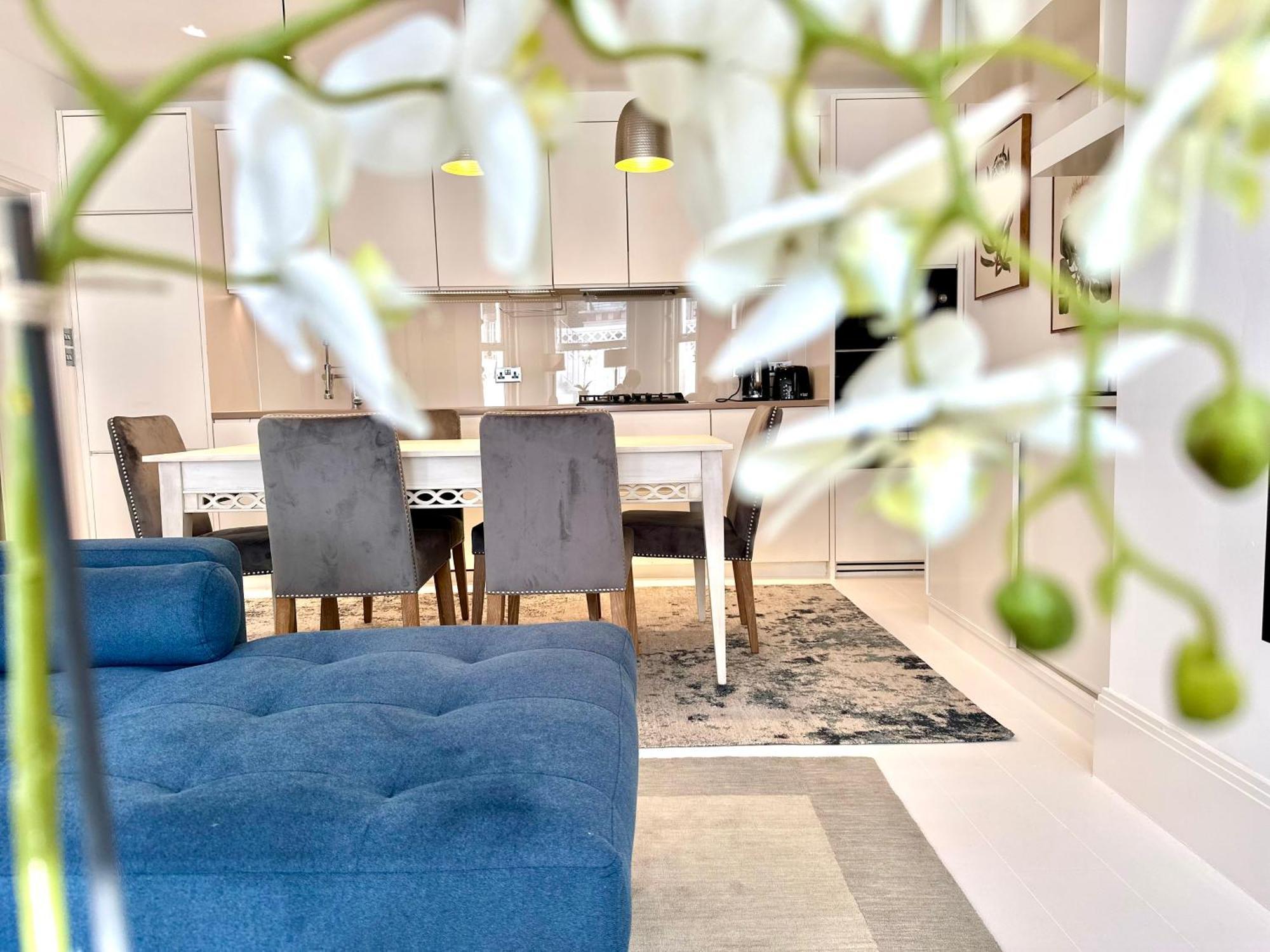 Stylish Apartment With Bbq Kensington 런던 외부 사진